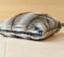 Wohnen und Accessoires Fellkissen Grau-Braun Kunstfell Wolf Bild 3