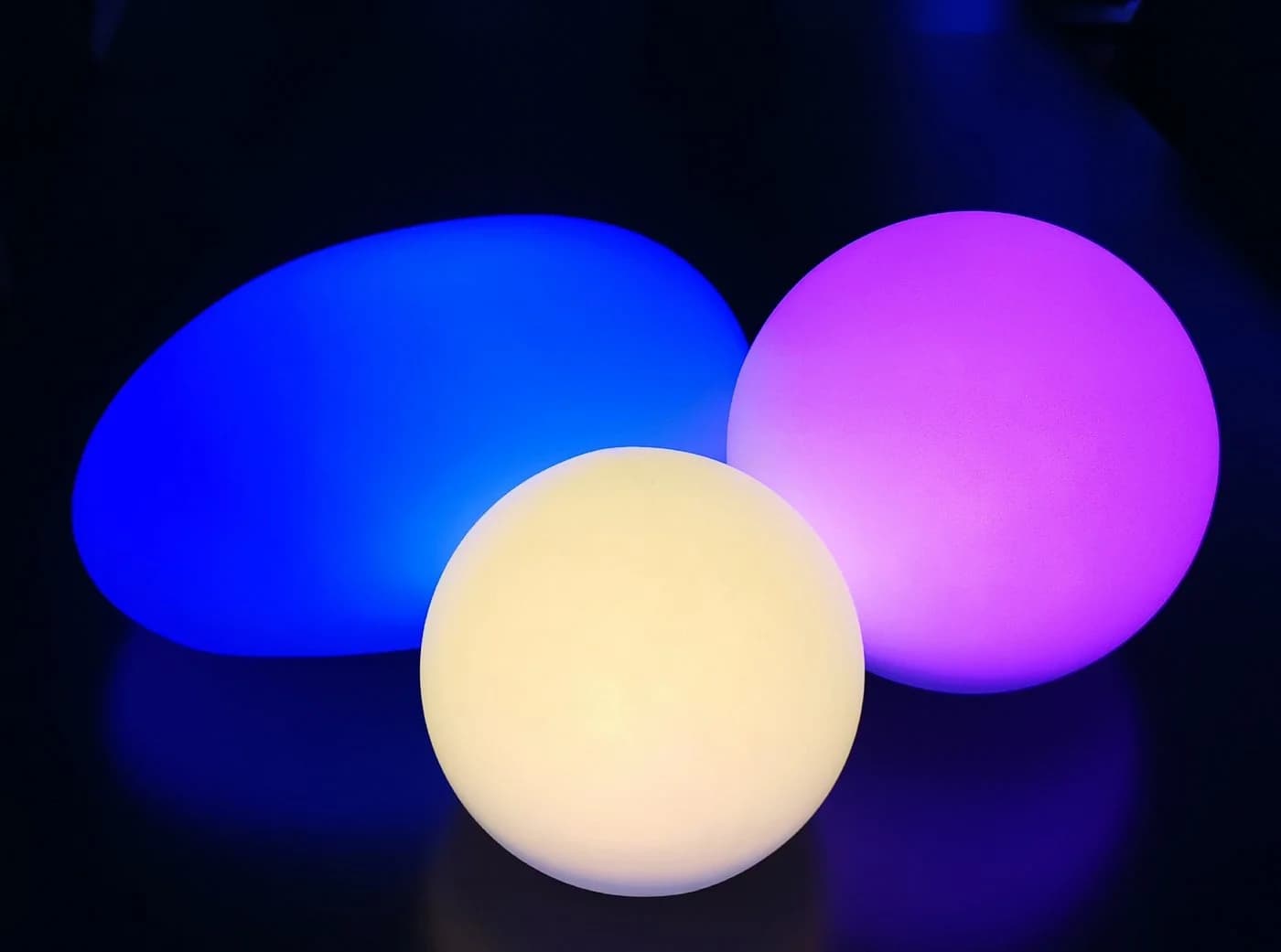TRANGO LED Solarleuchte 3er Set Solarkugeln IP44 Weiß matt RGB & Warmweiß - Bild 2