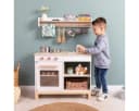 MUSTERKIND Spielküche Magnolia weiß/natur mit Hängeregal Bild 5