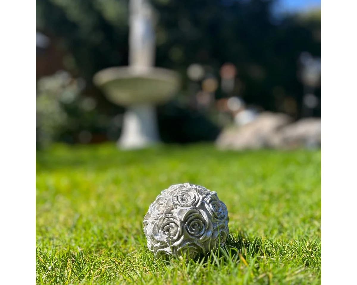 ZGM Beton Rosenkugel mit silberner Patina Gartenfigur - Bild 3