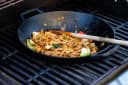 BBQ-Toro Gusseisen Wokpfanne Ø 35,5 cm bereits eingebrannt Bild 1