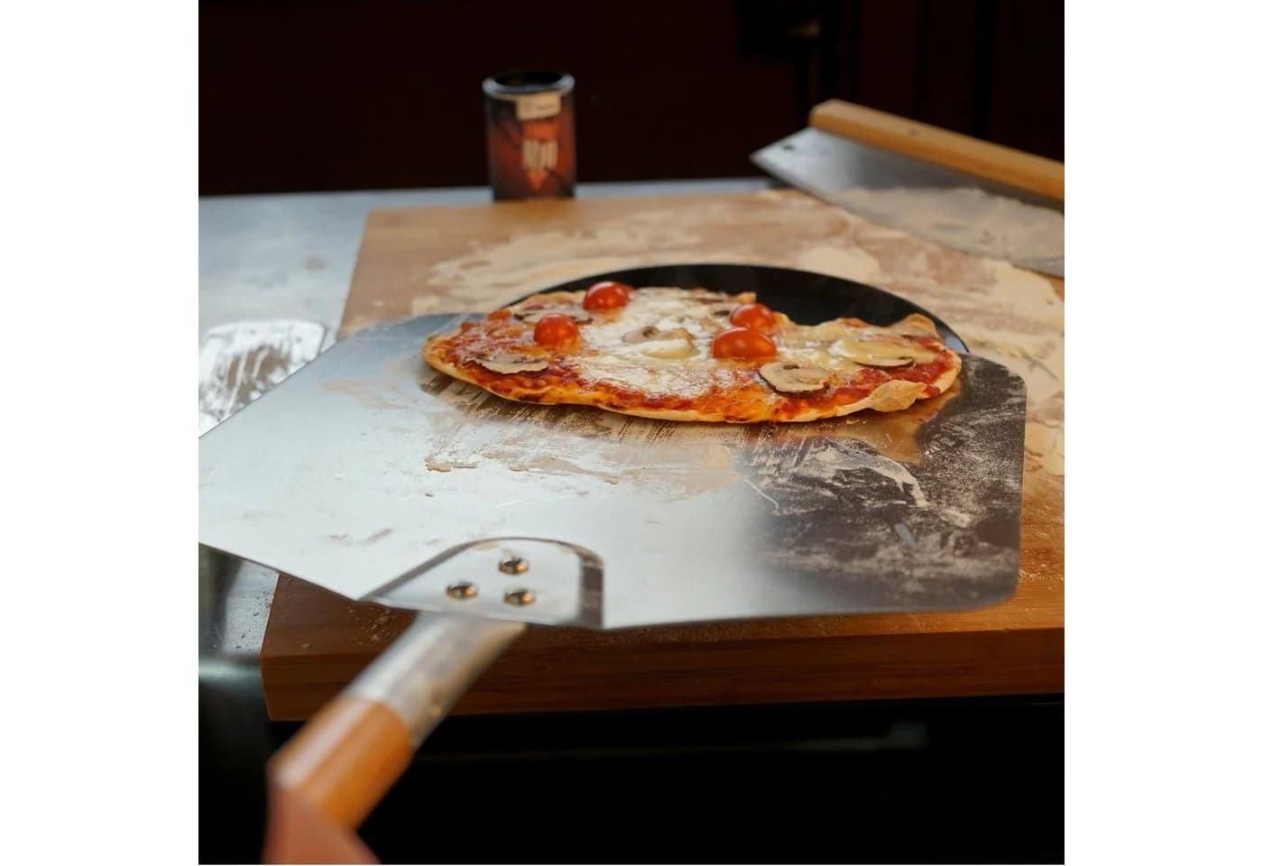 Mahlzeit Pizzastein 4-teiliges Set Cordierit mit Schaufel & Roller