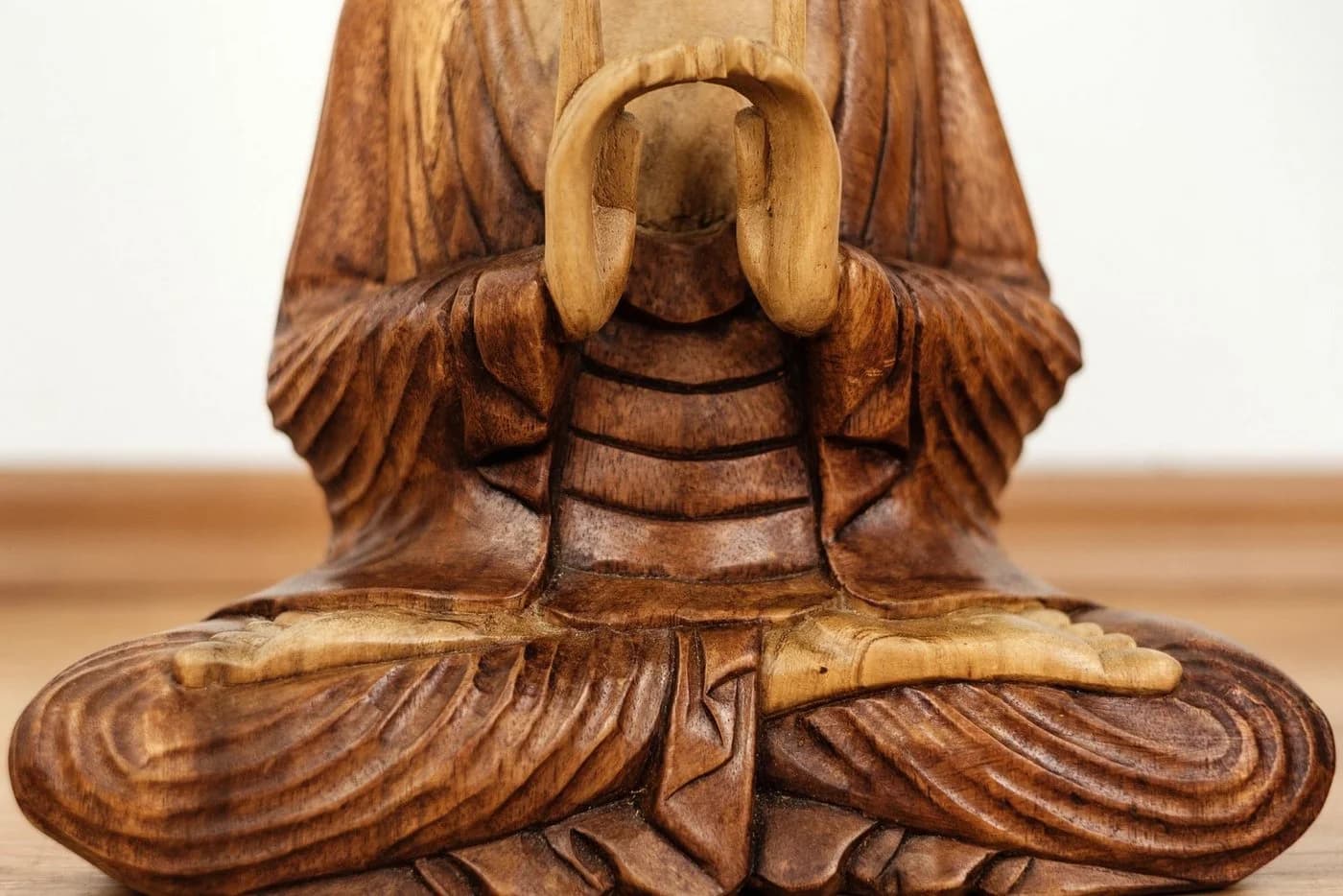 Livasia Buddhafigur Holz Statue 30 cm - Bild 4