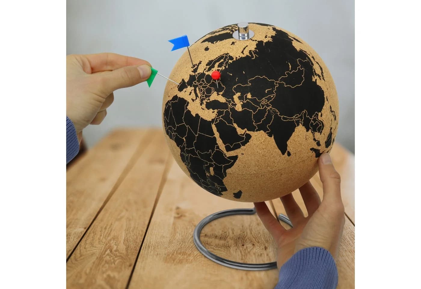 Feinknick Korkglobus 25cm mit 54 Pinnadeln und Stahlstandfuß - Bild 4