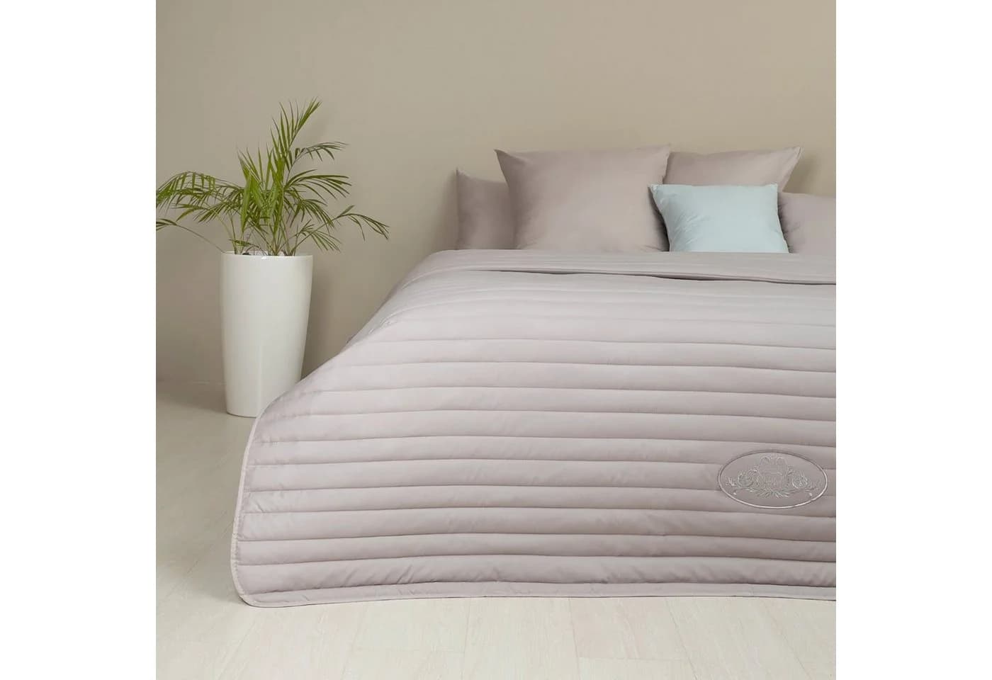 SEI Design Tagesdecke Royal Grau Mikrofaser Wendefunktion