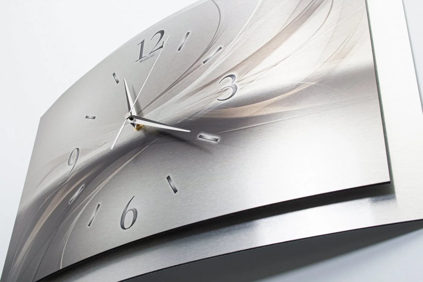 Kreative Feder Funkwanduhr 3D Designer-Wanduhr „Silverline“ Silber Aluminium - Bild 3