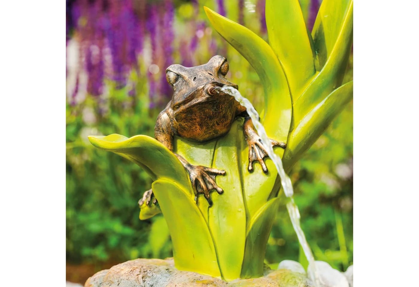 esotec Wasserspeier Frosch sitzend auf Blättern Polyresin - Bild 3