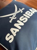 Sansibar Sylt Outdoor Dekokissen Blau/Offwhite mit Säbel Motiv Bild 4