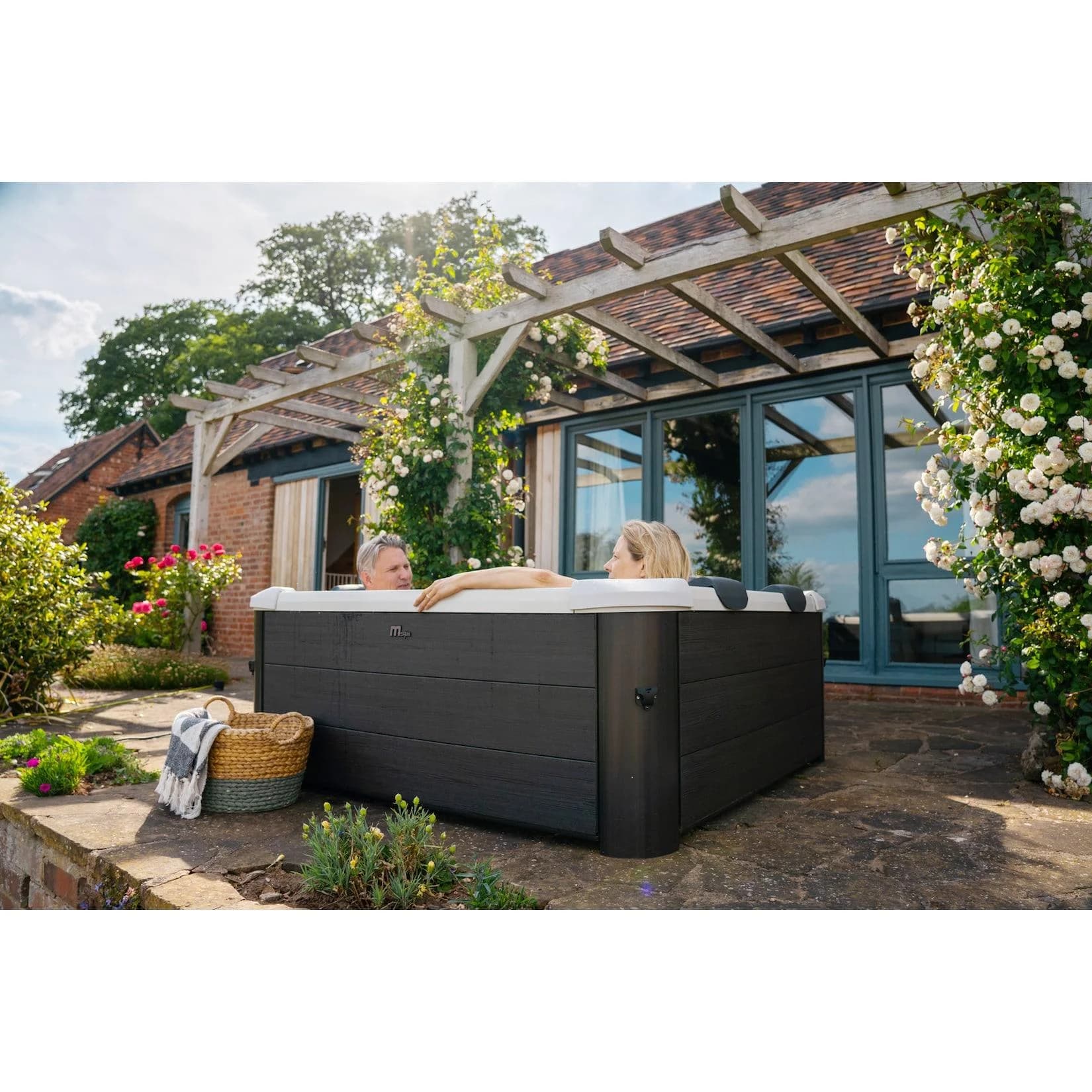 MSPa Whirlpool OSLO XL inkl. WiFi, App, LED, UVC (160x160cm)