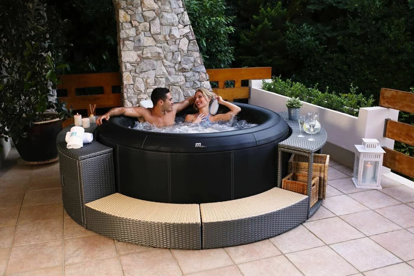 mSpa Whirlpool CAMARO Premium 2026 - 6 Plätze - Schwarz - Bild 2