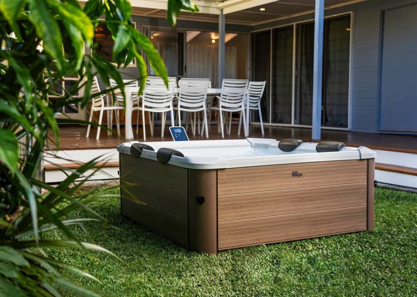MSpa Whirlpool AMBER inkl. LED, WiFi, UVC - 120 Luftdüsen, 8 Hydromassagedüsen - Bild 2
