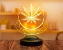 Geschenkelampe LED 3D Cannabis Baum 7 Farben Holzoptik Bild 1