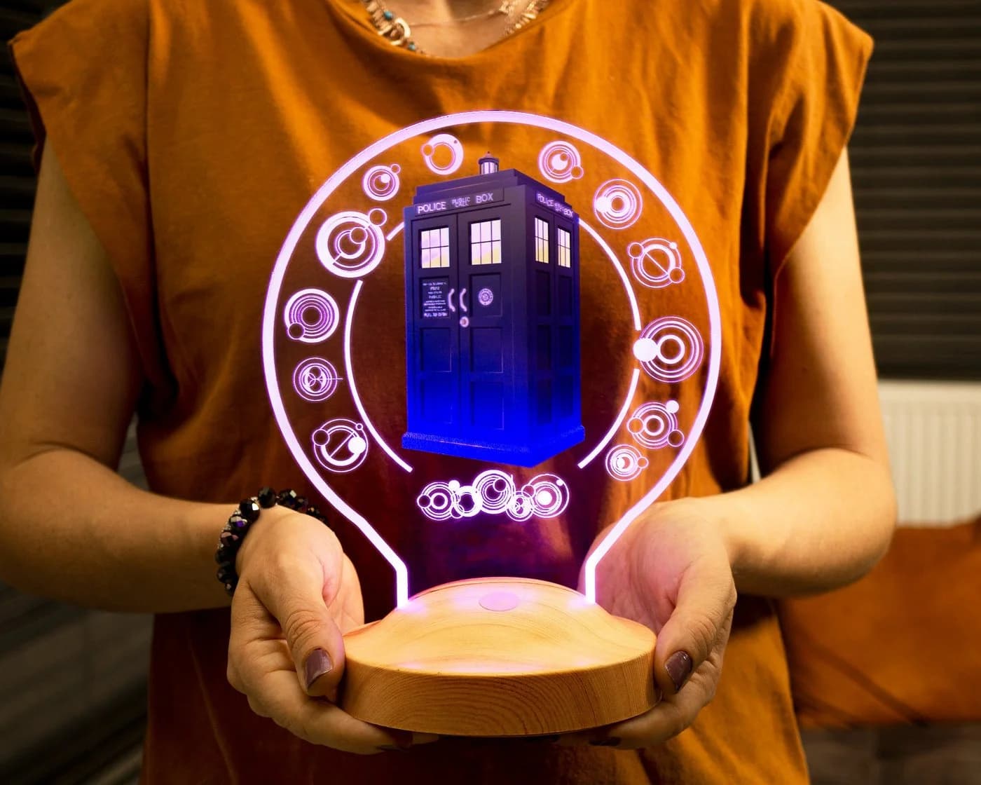 Geschenkelampe LED Nachttischlampe TARDIS DR WHO 3D UV-Druck Nachtlicht - Bild 3
