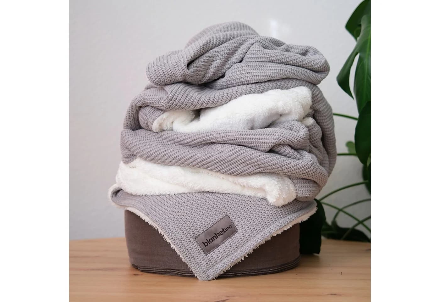 blanketino Wohndecke Premium Kuscheldecke Grau Baumwollstrick - Bild 2