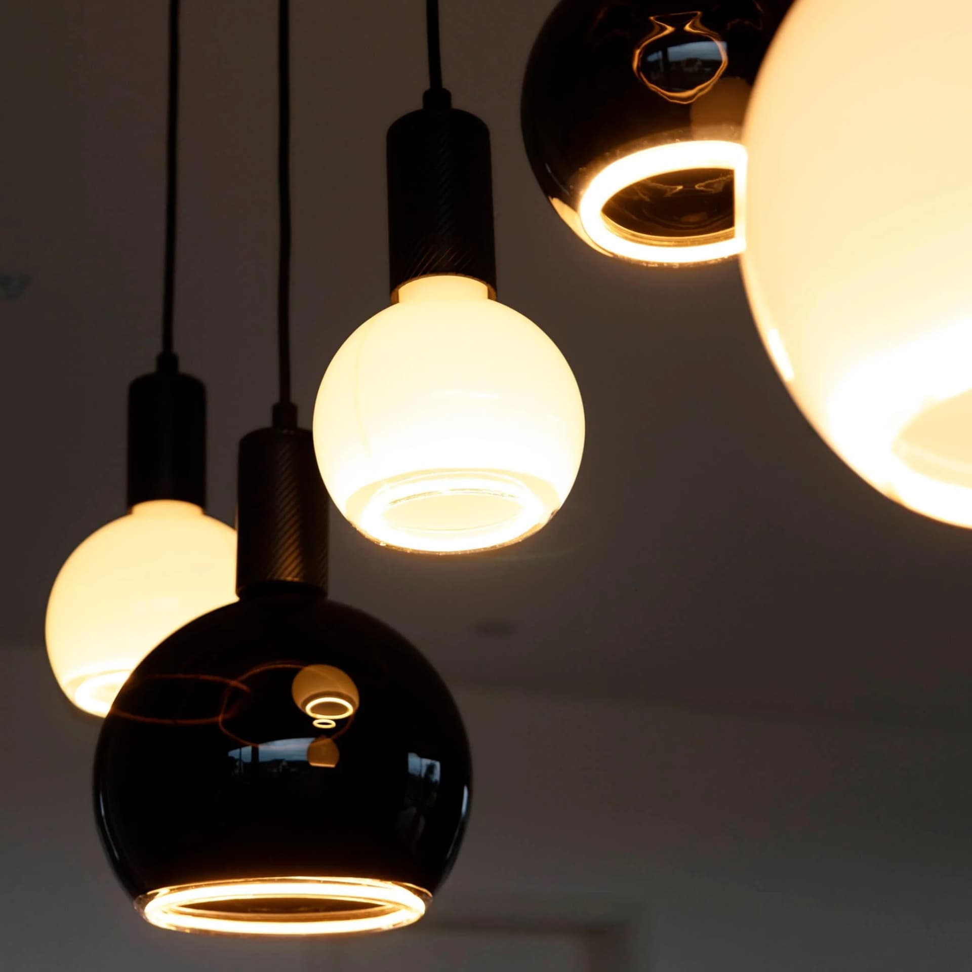 Segula LED-Globelampe Floating E27 5W 922 dim