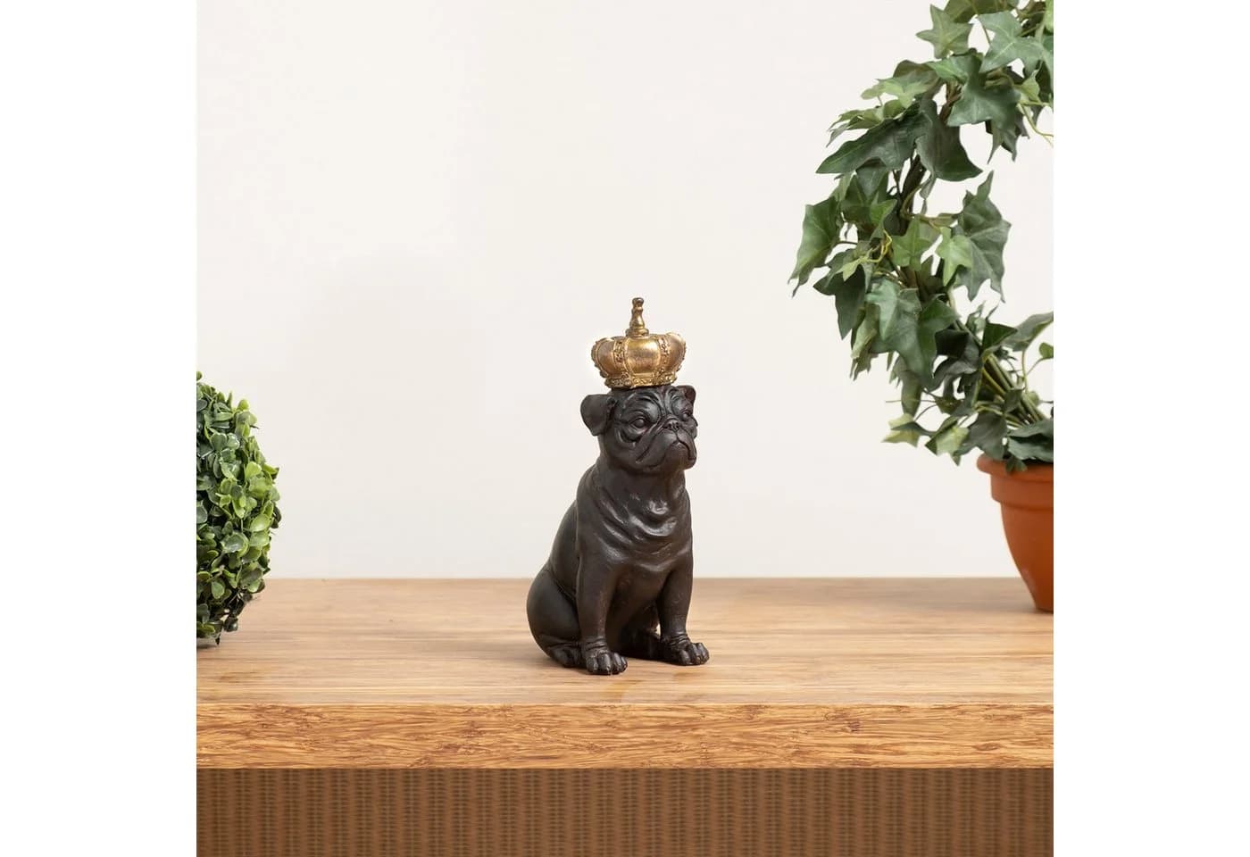 Moritz Dekofigur Mops-Hund mit Krone aus Polyresin Modern