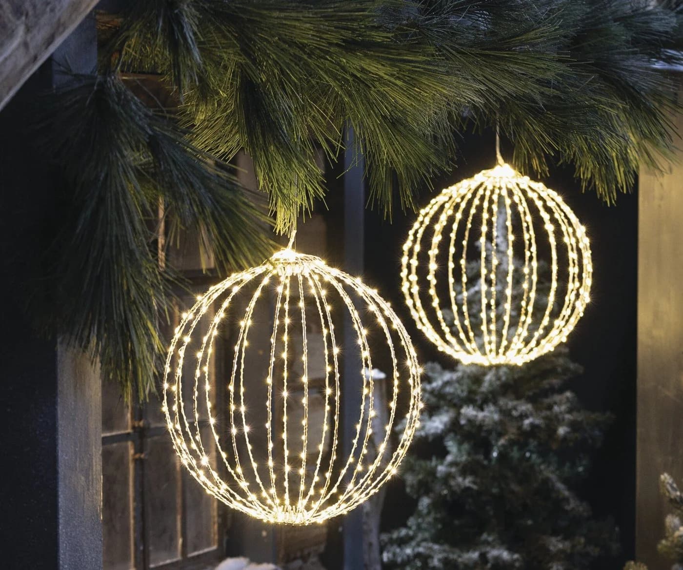 Dekoleidenschaft LED Kugelleuchte Shine Silber 384 LEDs Timer