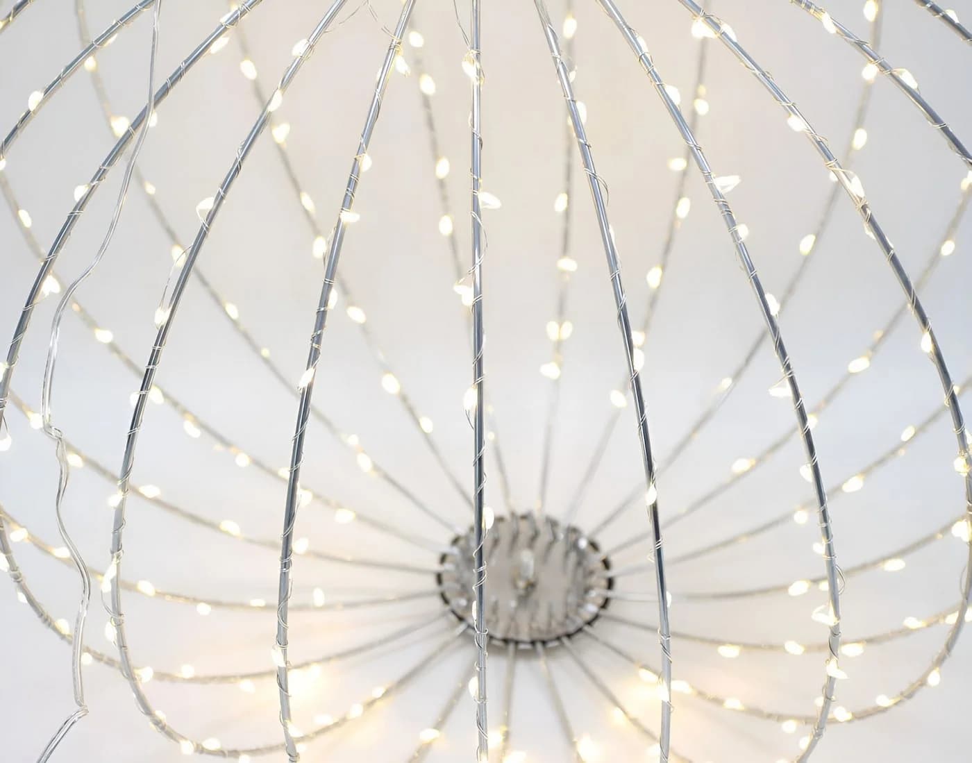 Dekoleidenschaft LED Kugelleuchte Shine Silber 384 LEDs Timer - Bild 5