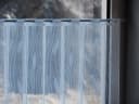 dekondo Scheibengardine Swing mit Blattmuster Weiss Kurzstore Bild 1
