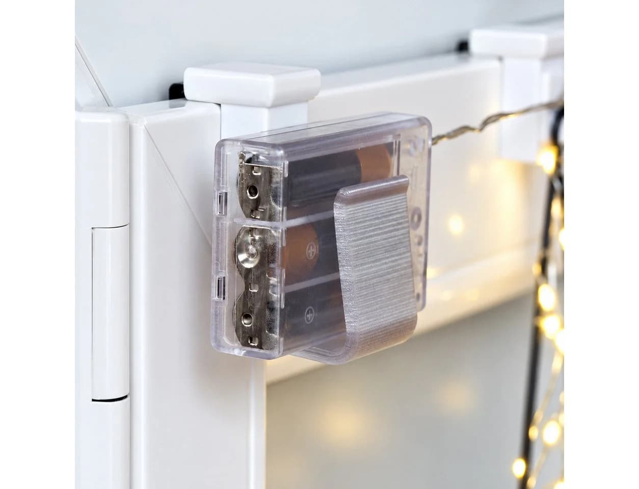 dekohaken24.de Fensterhaken Weiß mit Distanzhalter & Batteriehalter - Bild 4