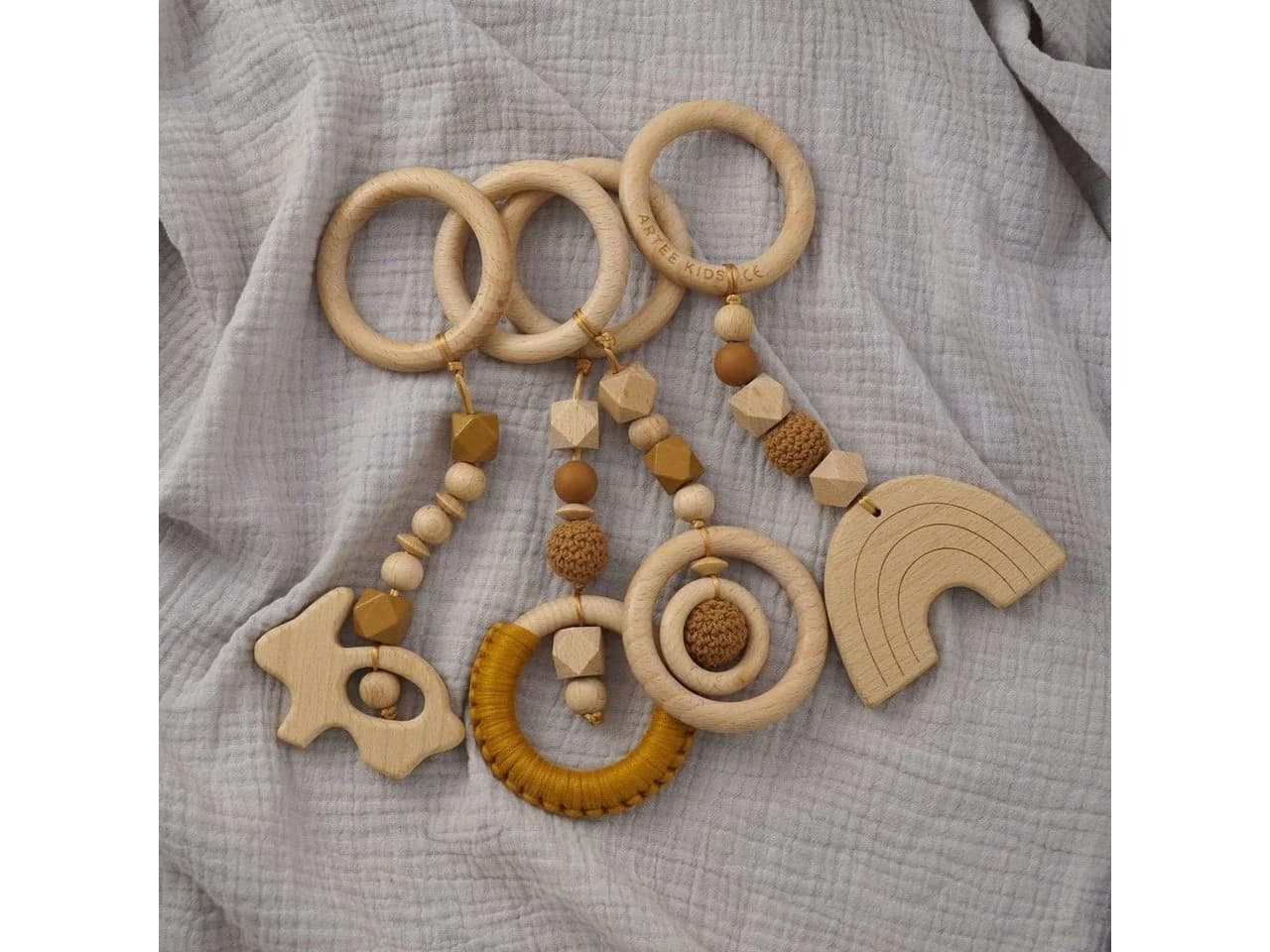 Artee Spielbogen Anhänger Set 4-tlg. Holz & Silikon Braun