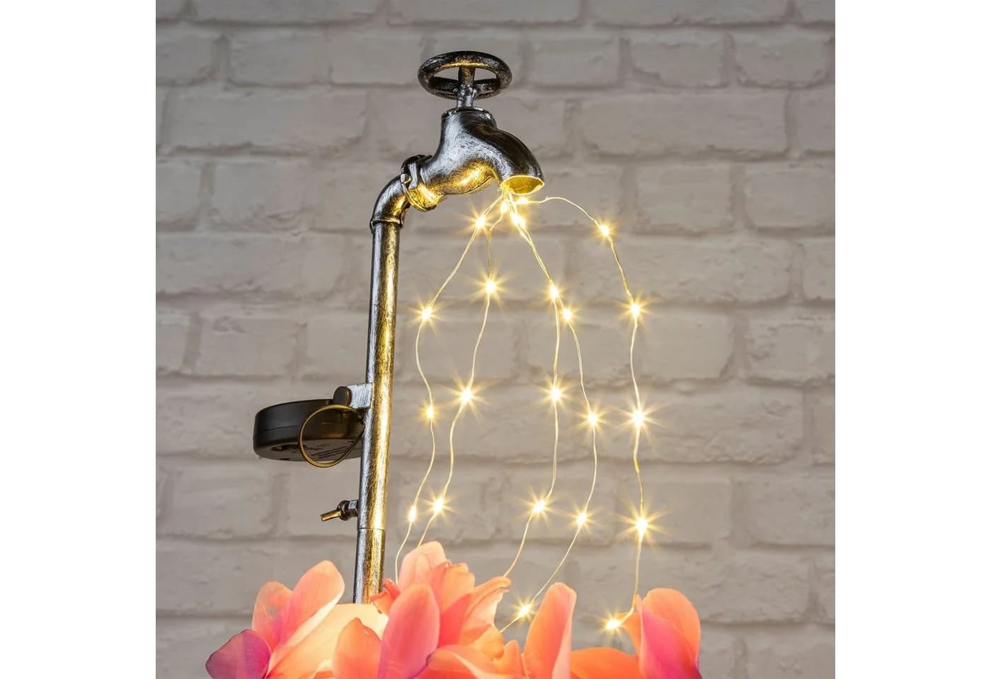 Spetebo LED Solar Deko Wasserhahn mit Blumentopf - Altsilber