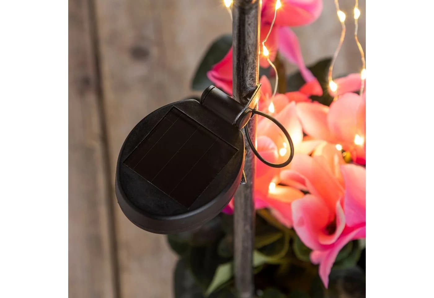 Spetebo LED Solar Deko Wasserhahn mit Blumentopf - Altsilber - Bild 3