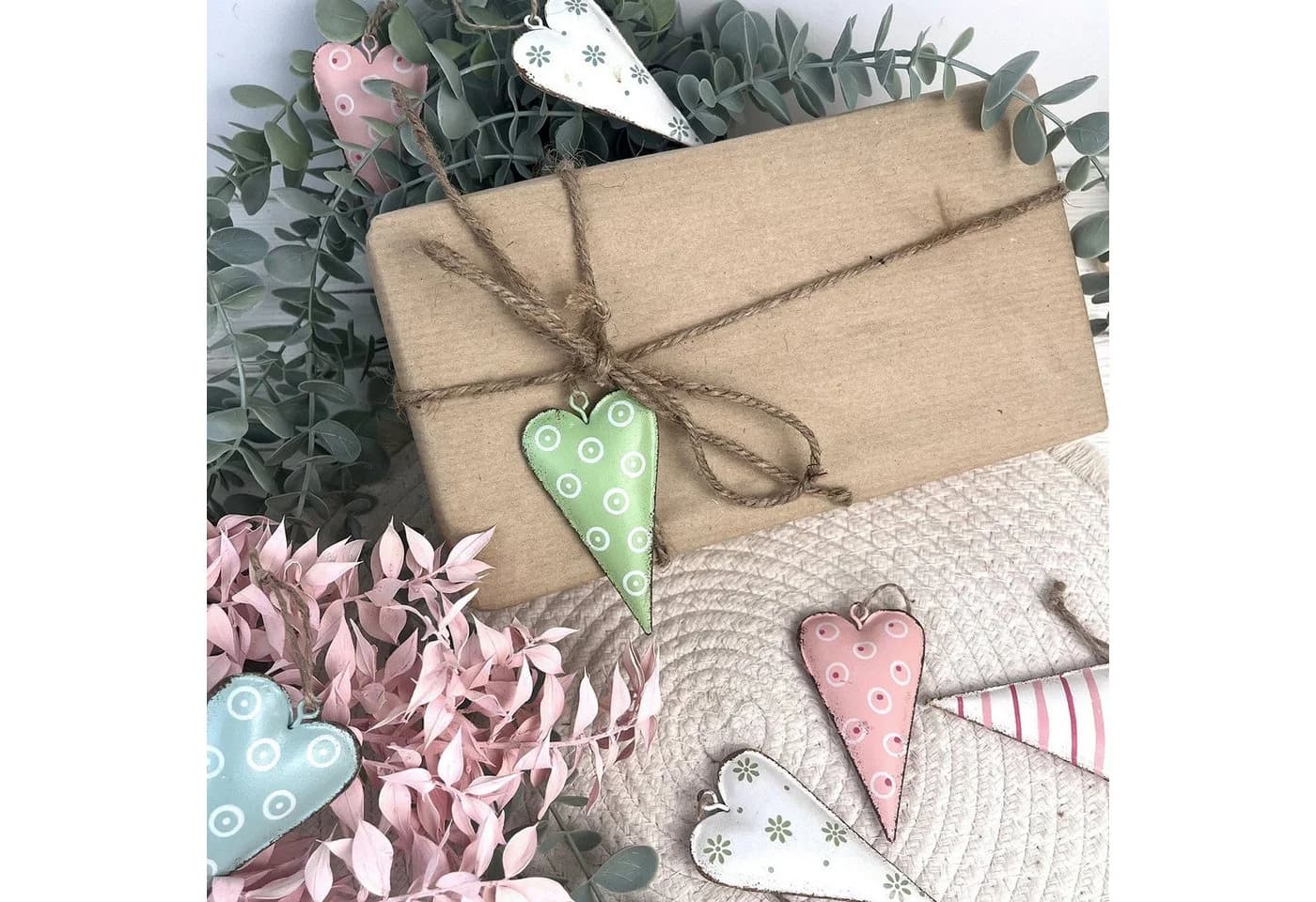 Logbuch-Verlag Dekofigur 12 Frühling Deko Herzen Pastell Rosa Grün Hängedeko