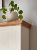 Furn.Design Stauraumvitrine Hemsby Landhausstil Pinie weiß Wotan Eiche Bild 4