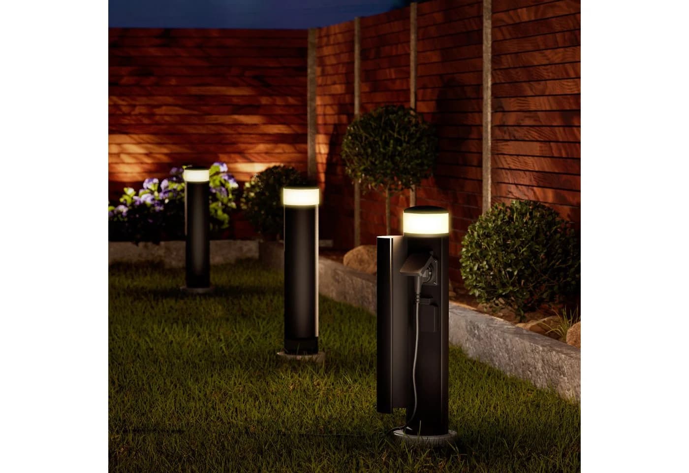 SSC-LUXon LED Gartenstrahler PALISO Lichtsäule Schwarz mit 2 Steckdosen