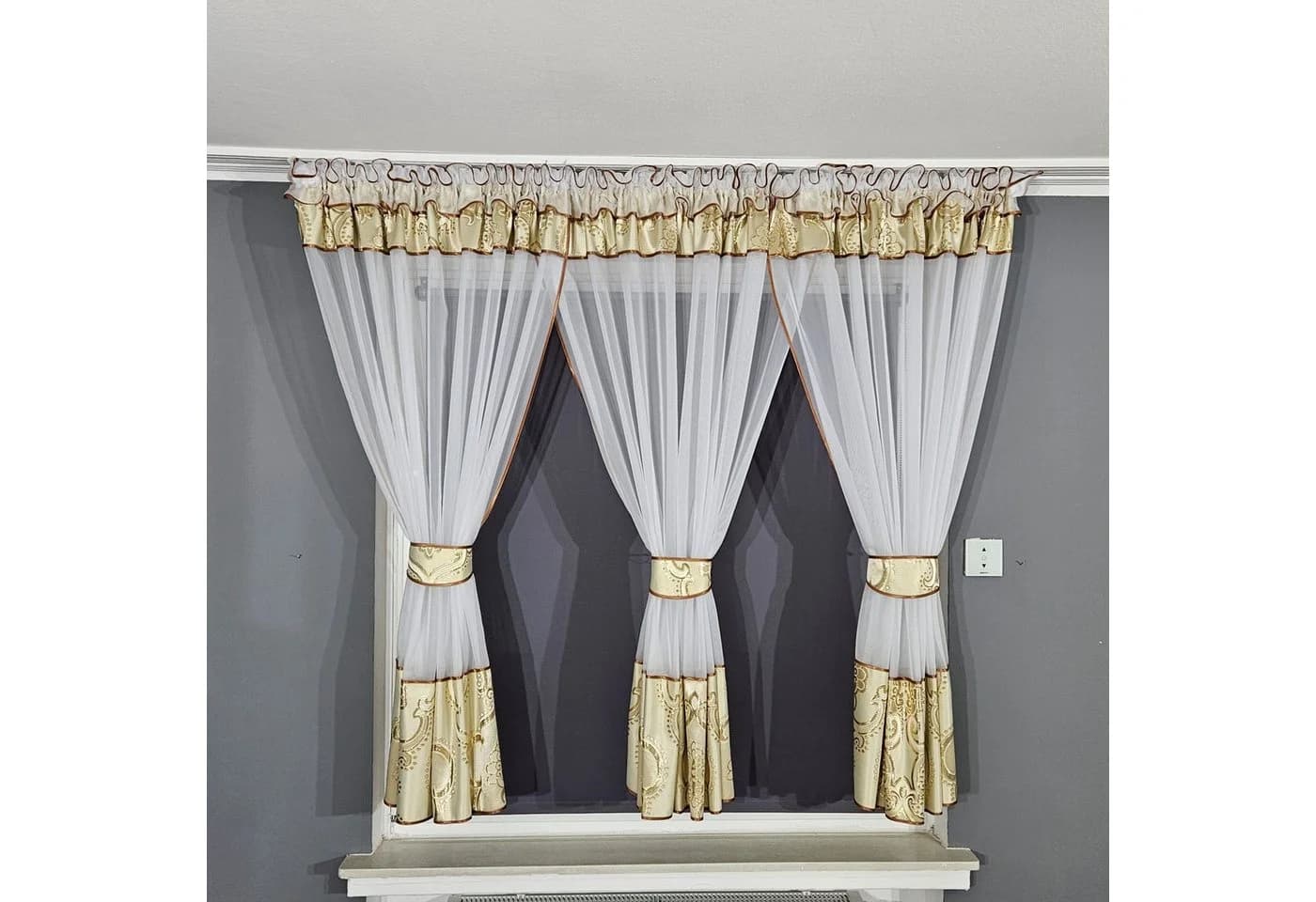 Gardinen by Justyna Vorhang 3er Gardine aus Voile Gold, Blumengardine, Kräuselband, Weiß