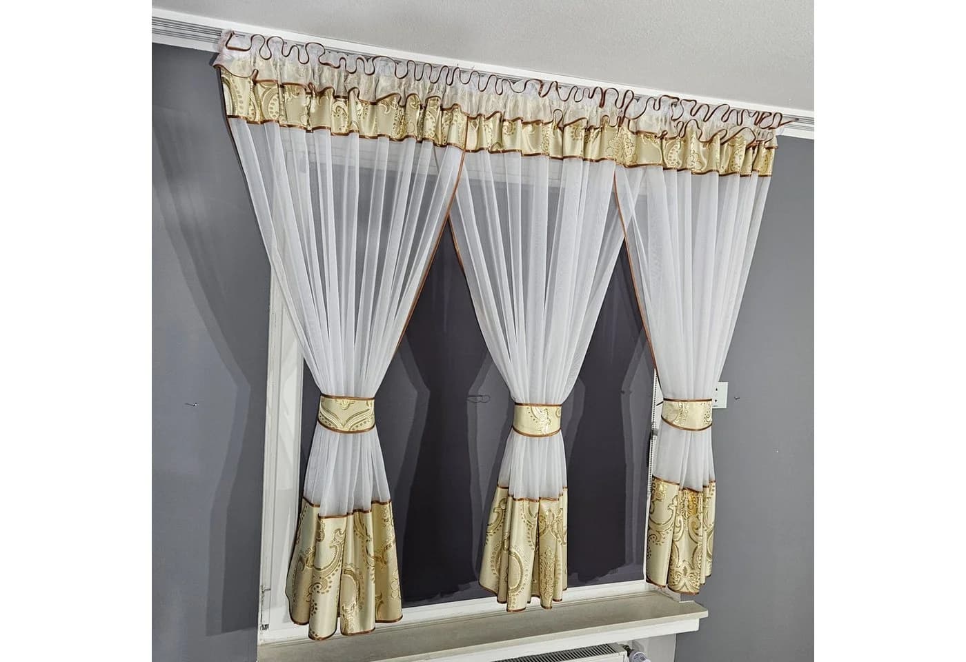 Gardinen by Justyna Vorhang 3er Gardine aus Voile Gold, Blumengardine, Kräuselband, Weiß - Bild 3