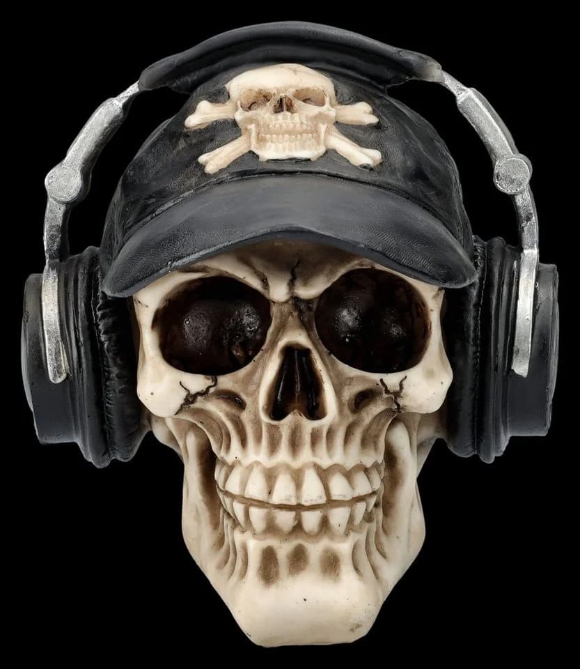 Figuren Shop GmbH Dekofigur Totenkopf mit Basecap und Kopfhörern Fantasy Gothic