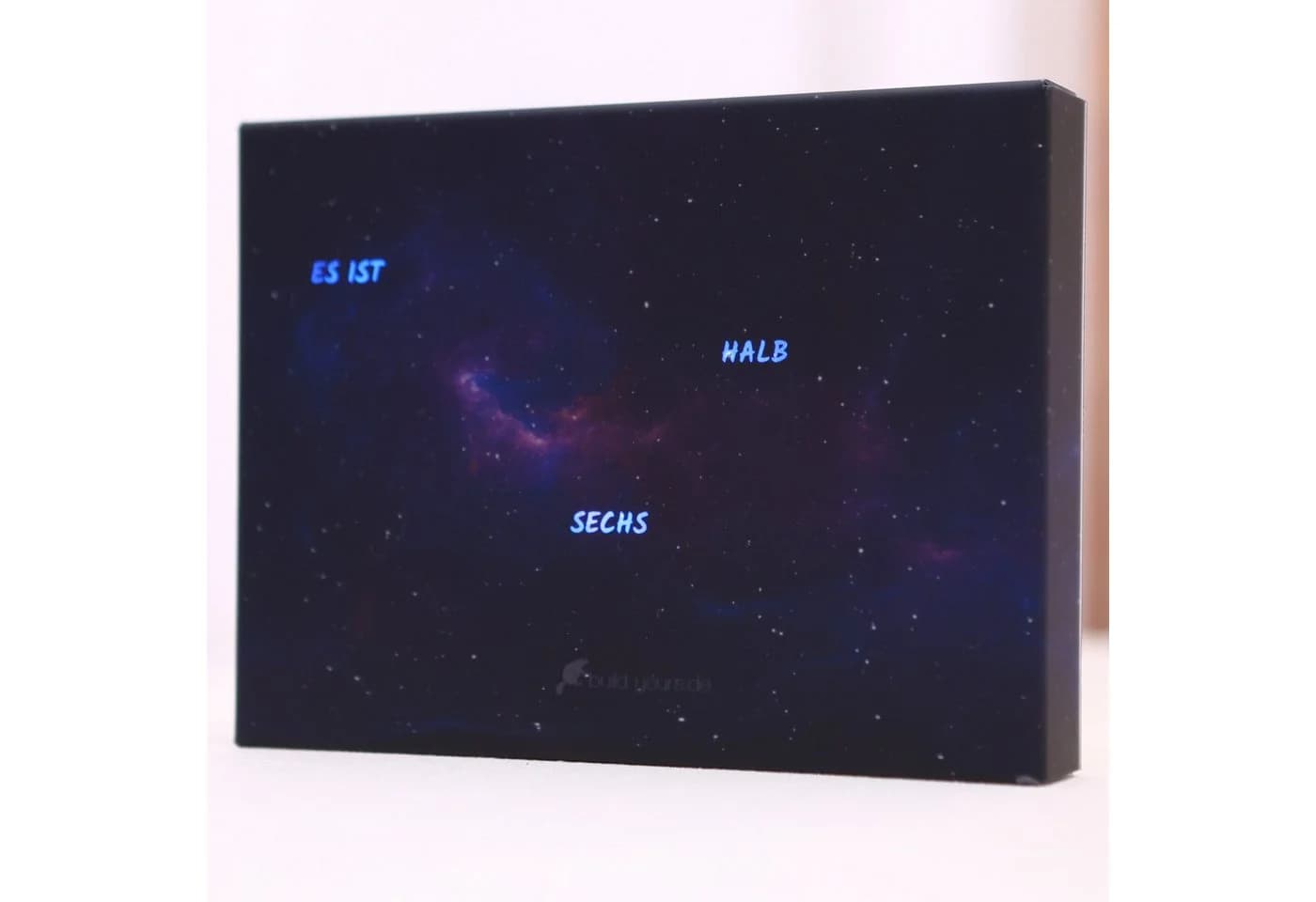 build-yours.de Standuhr BoxClock PLA - Wortuhr mit LED & WLAN