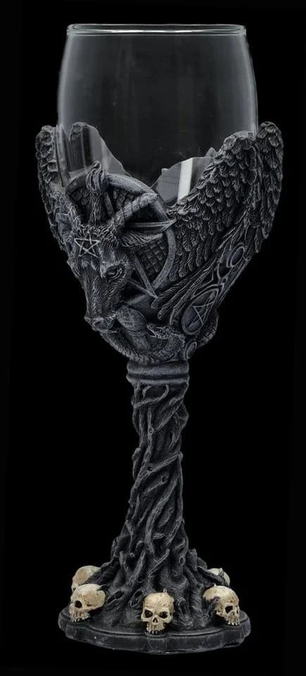 Figuren Shop GmbH Weinglas Geflügelter Baphomet Gothic Deko Totenkopf - Bild 3