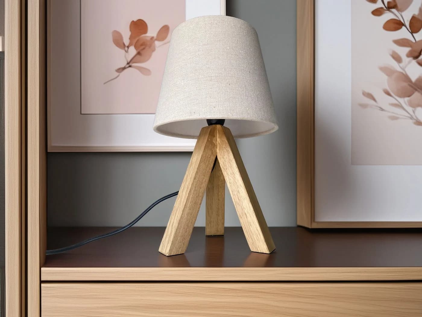 meineWunschleuchte Nachttischlampe Holz Dreibein Creme