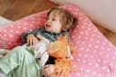 Käthe Kruse Waldorfpuppe Elsa mit Schnecke - 100% Baumwolle Bild 1