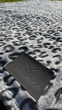 Sansibar Sylt Kuscheldecke Grau Leo-Design Fleece Bild 3
