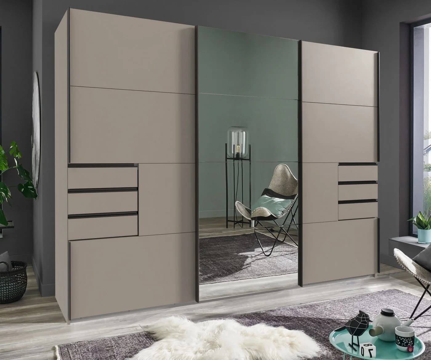 luma-home Schwebetürenschrank Sandgrau mit Spiegelfront und Schubladen - Bild 3