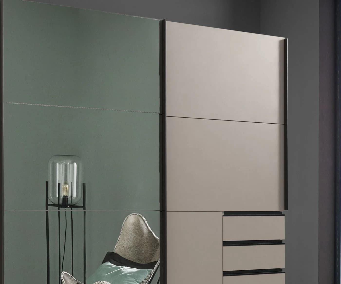 luma-home Schwebetürenschrank Sandgrau mit Spiegelfront und Schubladen - Bild 5