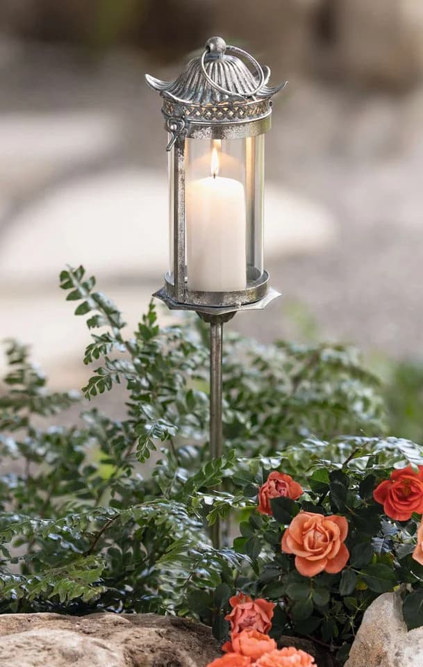 Dekoleidenschaft Kerzenlaterne Fleur Stablaterne Silber Antik Look Outdoor Gartenlaterne