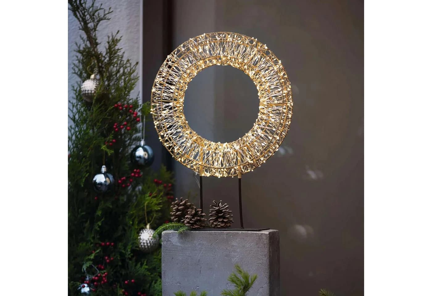 LED-Dekofigur Kranz Golden Ø 33 cm mit Timer, wetterfest
