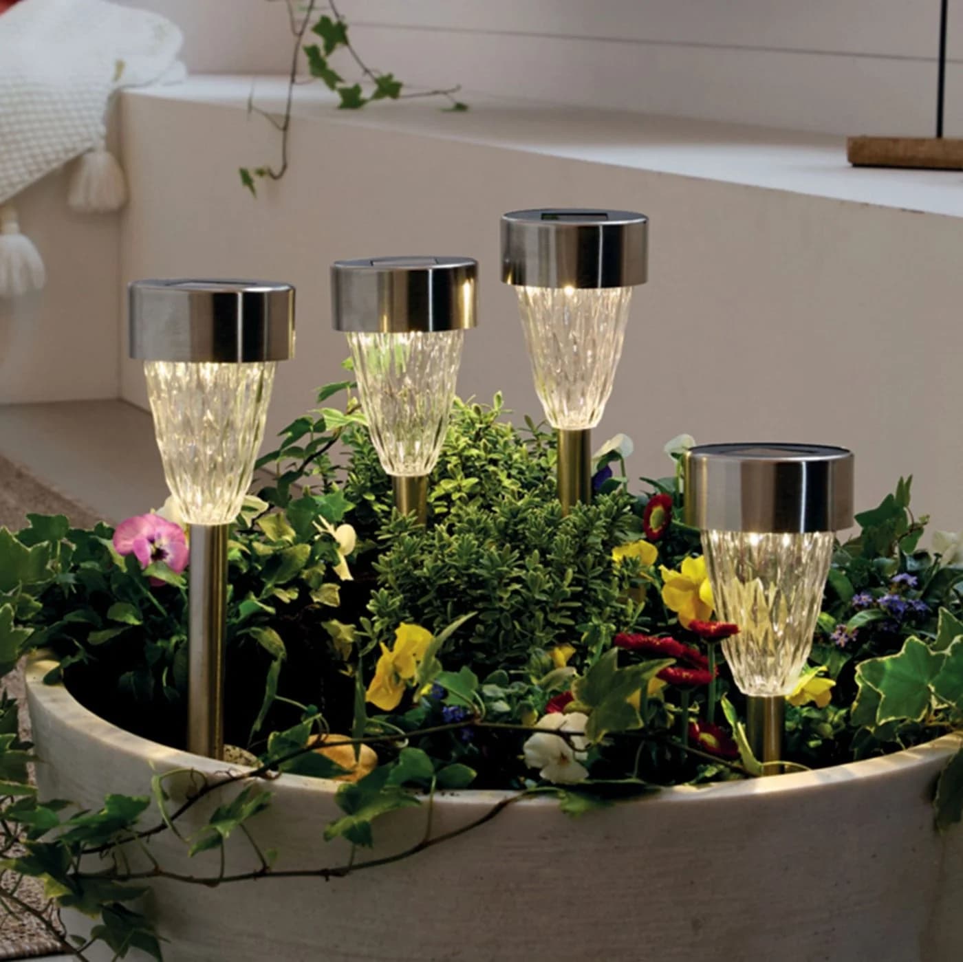 Dekoleidenschaft LED Solarleuchte Gartenstecker 4er Set Silber