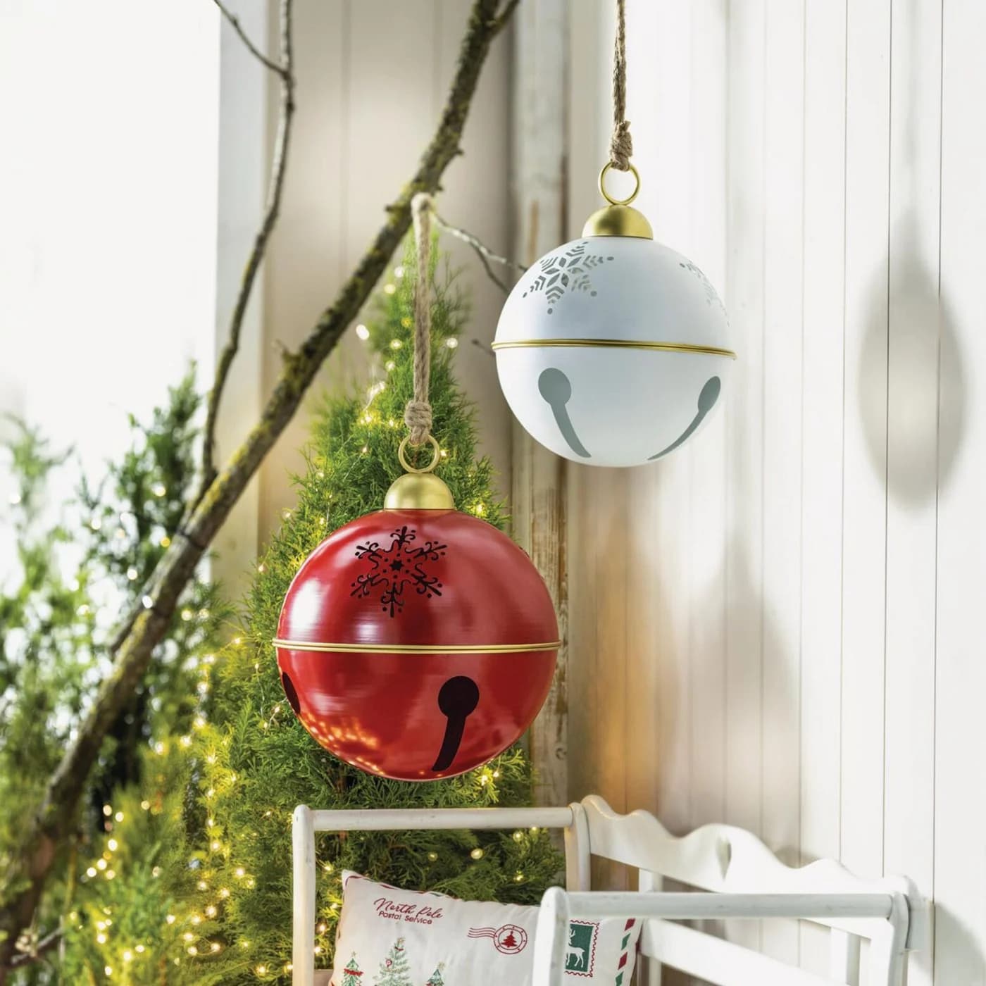 Dekoleidenschaft Dekohänger Weihnachtsglocke "Maxi" Rot/Weiß Metall - Bild 3