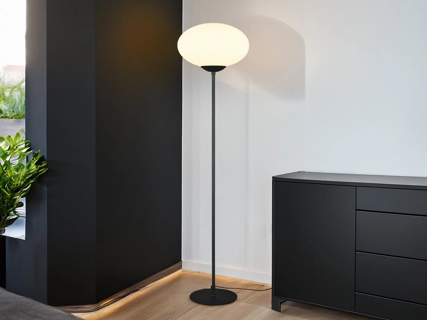 TRIO Leuchten LED Stehlampe Schwarz mit Dimmfunktion und Opalglas Schirm - Bild 5