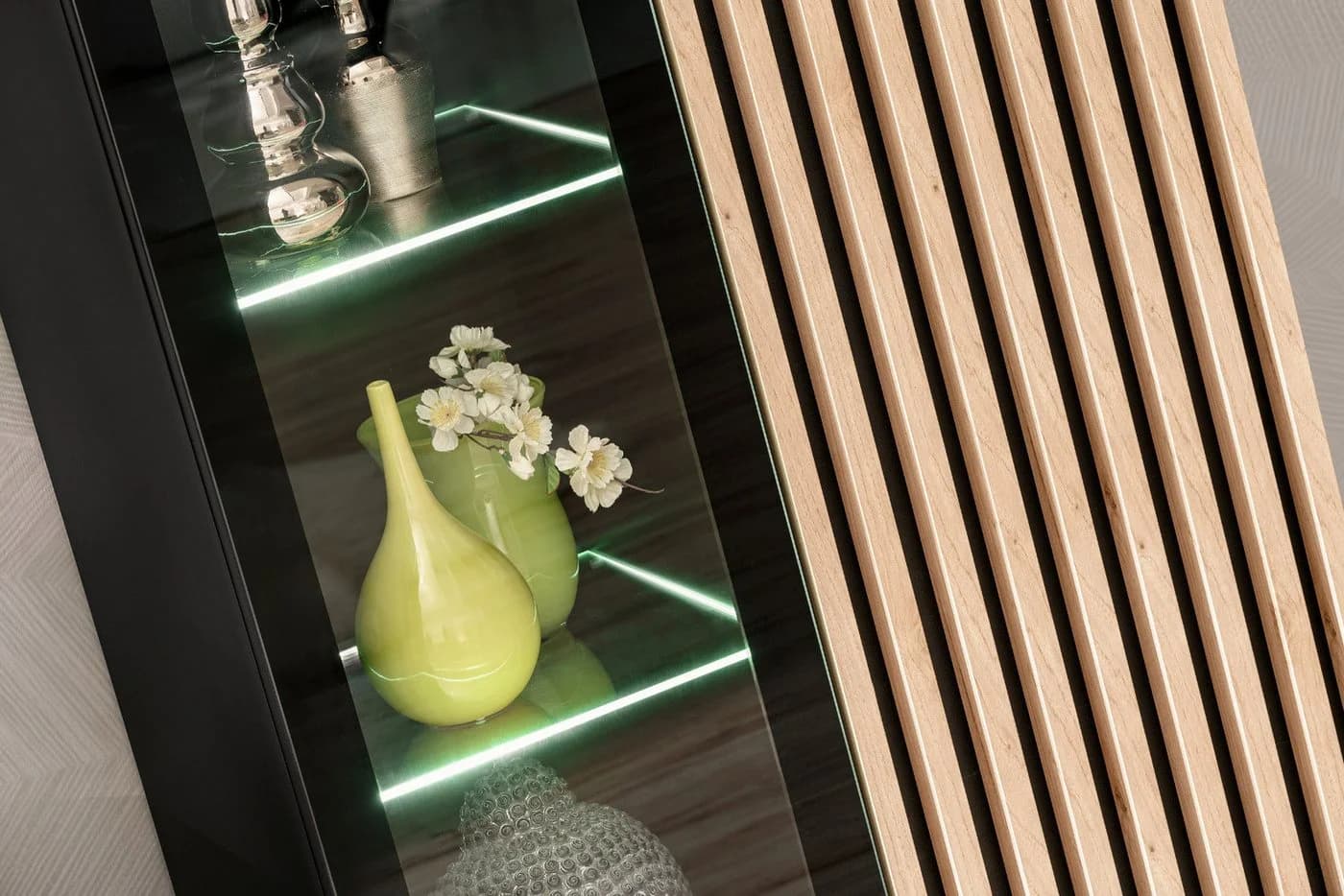 Furn.Design Vitrinenschrank Morgan Schwarz mit LED und Push-to-Open - Bild 3