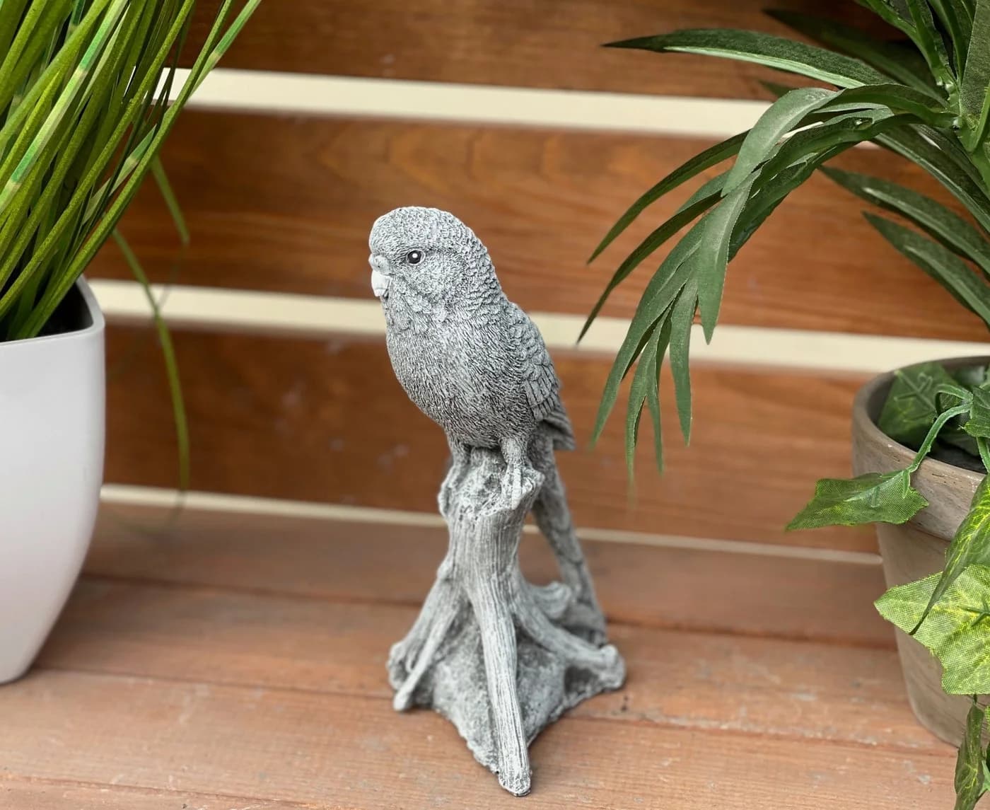 Stone and Style Gartenfigur Wellensittich Frostfest Winterfest Steinguss