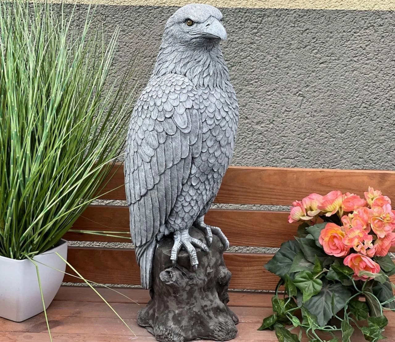 Stone and Style Gartenfigur Adler XL Frostfest Grau