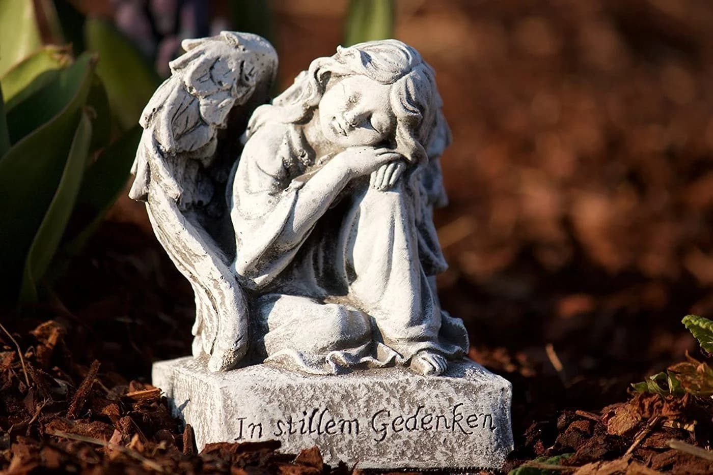 Frostfeste Steinfigur Engel 'In stillem Gedenken' auf Sockel - Bild 3