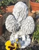 Stone and Style Kniender Engel Frostfeste Steinfigur Grau Bild 4